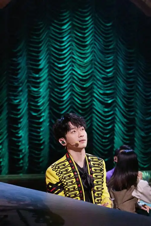 【哥哥plog营业中】@张栋梁nicholas认证自己是"张三"本人,别说还挺有