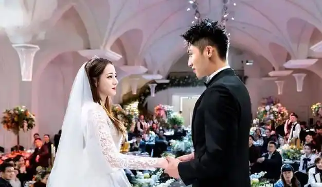 愚人节站姐团建,许魏洲站姐最勇,把黄景瑜照片发到迪丽热巴超话|上瘾