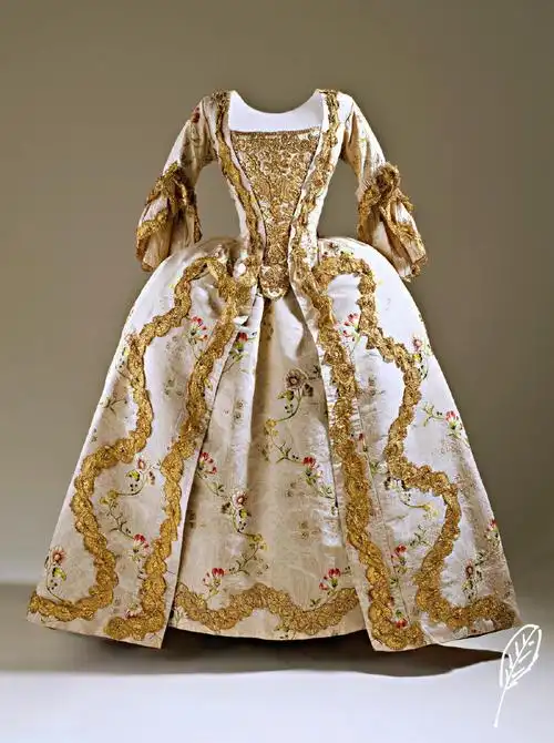 华美的欧洲女士古董裙