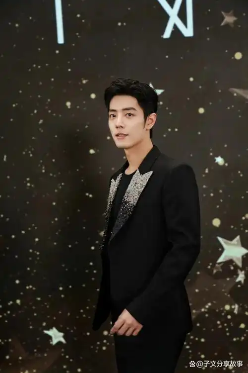 张艺兴亮片重工西装帅气有型,六位男星身着亮片西装让人移不开眼