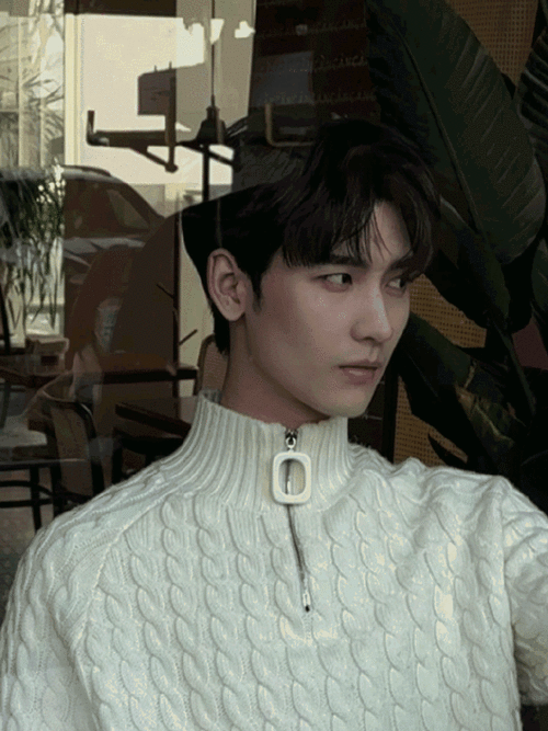 黄俊捷摸夏之光腹肌