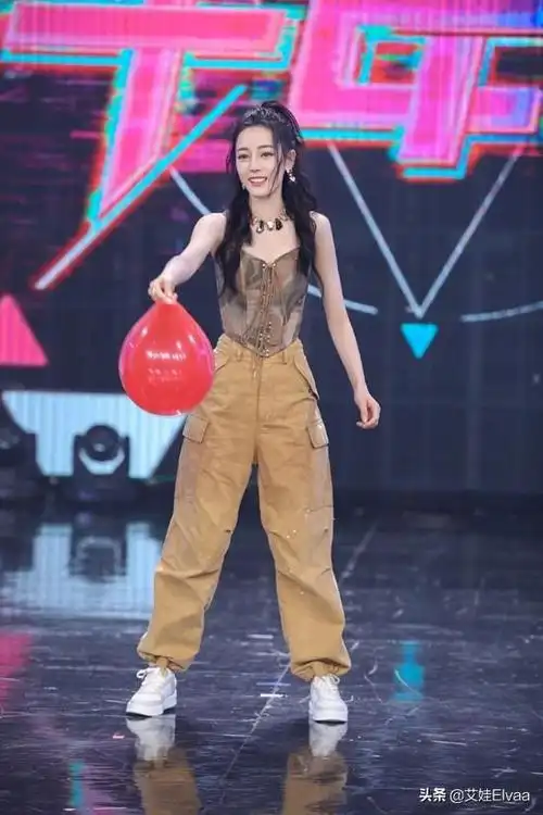 迪丽热巴马甲线壁纸——迪丽热巴马甲线高清壁纸-天晟网