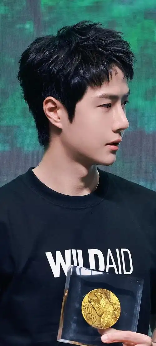 王一博与穿山甲寻护者同行