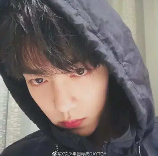 肖战##肖战工作室掉落惊喜##肖战捂脸自拍