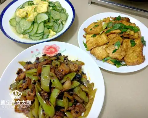 晚餐做了3道家常菜花了20块钱家人都吃嗨了一锅饭都干掉了