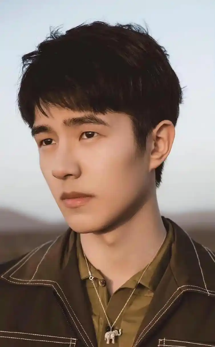 刘昊然根本不喜欢他的这个经纪人,双方只是工作上的伙伴,纯粹是女方