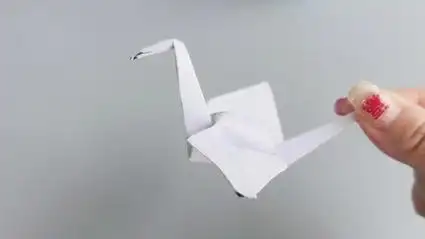 创意手工折纸,一只漂亮的千纸鹤