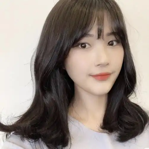 2020最流行披肩烫简单时尚易打理不挑脸型有气质