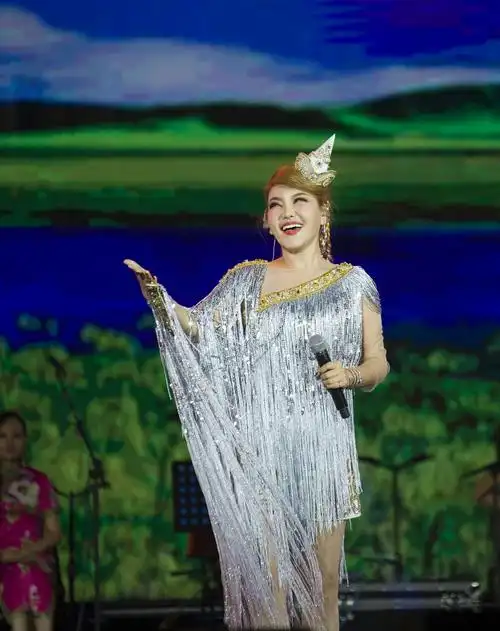 《站在草原望北京》乌兰图雅感恩家乡专场演唱会