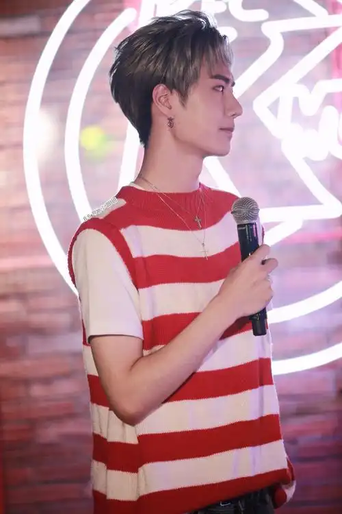 180519肯德基kmusic活动uniq王一博生图未修crlogo