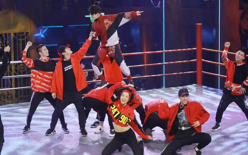 这就是街舞易烊千玺战队高清图片桌面壁纸