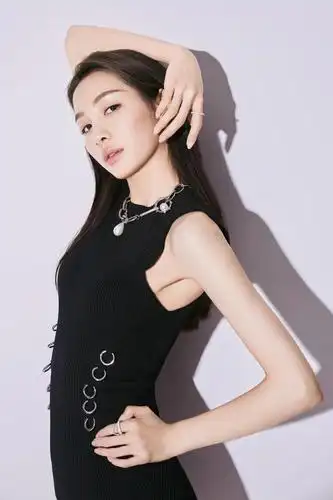 欢娱影视演员@张楠zz 最新初秋写真大片释出