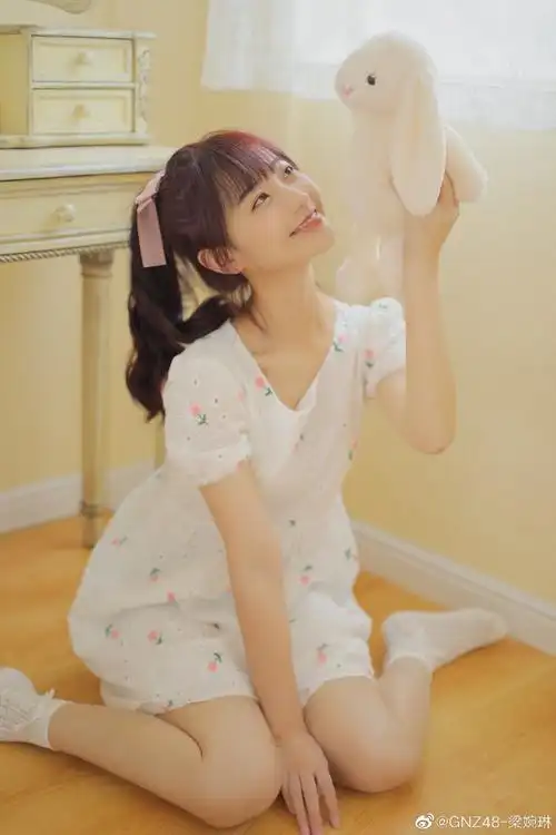 美女艺人gnz48-梁婉琳迷人写真美照好清纯