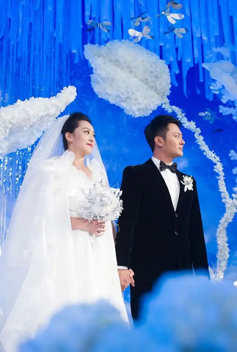 李承铉曾在张杰谢娜婚礼晕倒#  李承铉,一位知名的中国艺人,曾在中国