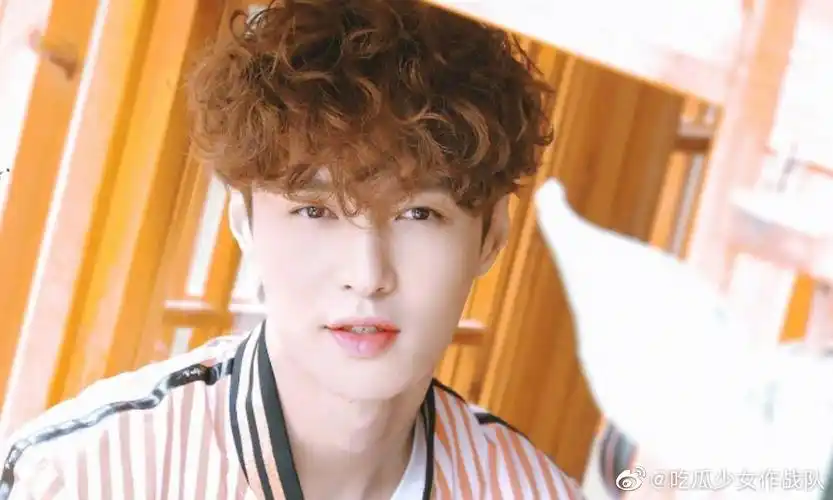 张艺兴软萌卷发造型,有可爱到你吗?你最喜欢哪个明星的卷发形象?