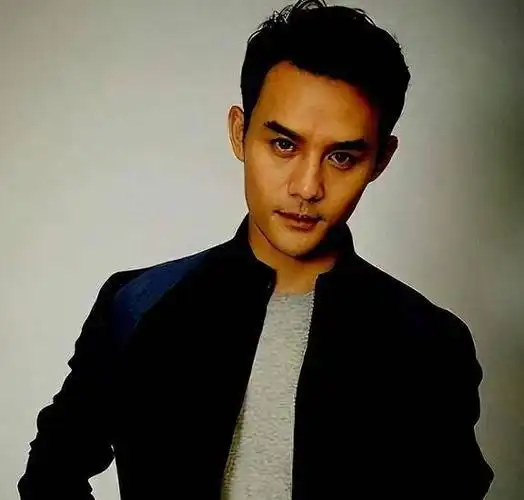 父亲肺癌病逝一个月,王凯就被查出肺病!难怪他会在事业巅峰消失