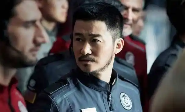 吴京全家国籍遭质疑,抛弃中国籍反过来教你爱国看吴京霸气回应_事情