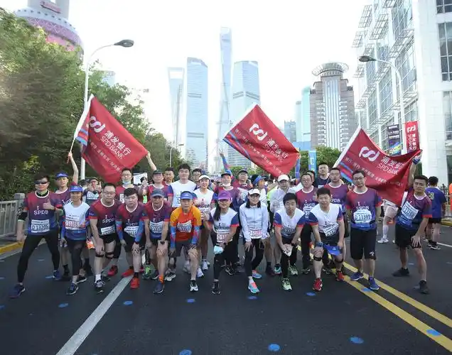 体育 金融 民生,2021浦发银行上海半程马拉松燃情开跑