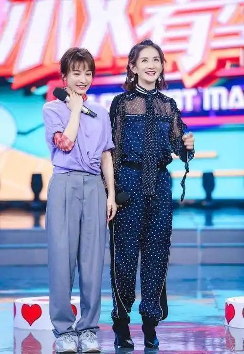 "快乐家族二姐"吴昕凭《脱口秀大会》火了,网友:谢娜怎么办?