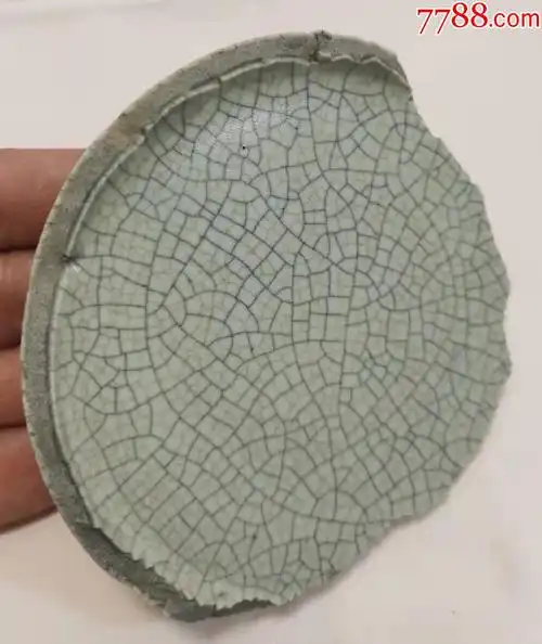 厚实,釉面莹润,金丝铁线,人见人爱,非常珍贵难得的宋代哥窑瓷器标本