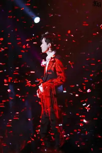 易烊千玺玊尔演唱会