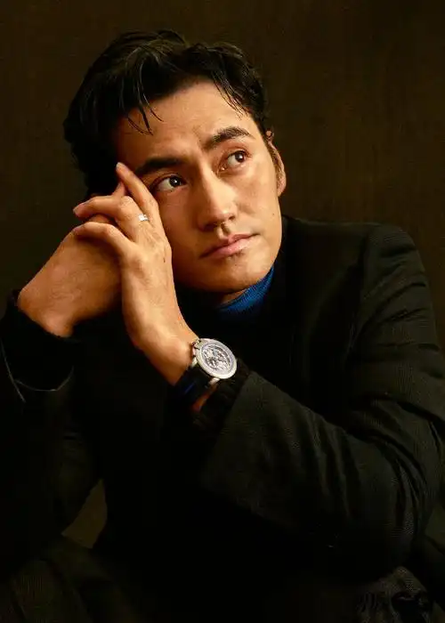 时间的沉积,赋予演员@袁弘优雅沉稳的魅力,「父亲」的身份,为他增添几