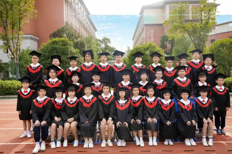 最美毕业照——长郡学校六年级八班毕业照