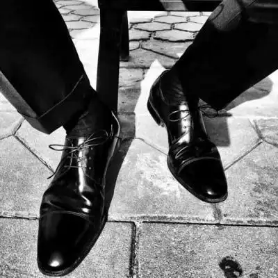 禁欲系高冷西装革履男生头像