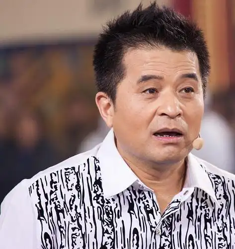 毕福剑近照曝光,身材臃肿发福明显,精神欠佳苍老的让人心疼!