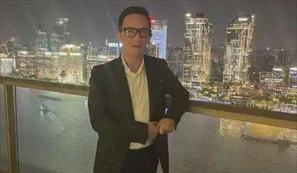 原创上海首富周正毅蹲监狱嫌热自费装空调入狱16年躺赚30亿