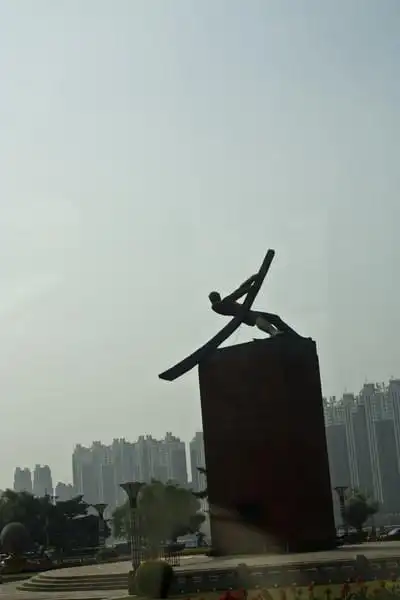 吉林市的地标,摇橹人雕塑