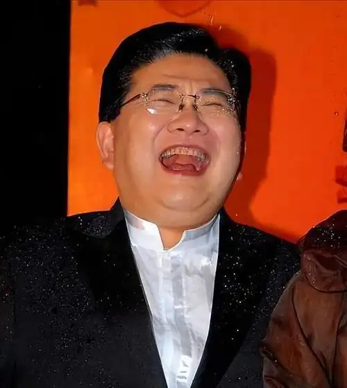 被迫吃"原味"大肠,台上台下"两副面孔",曹可凡的双面人生