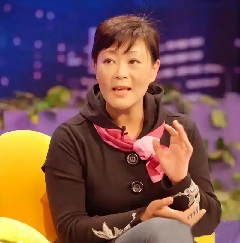 回顾小品女王杨蕾:9次上春晚和戴志诚离婚20年,至今无儿无女
