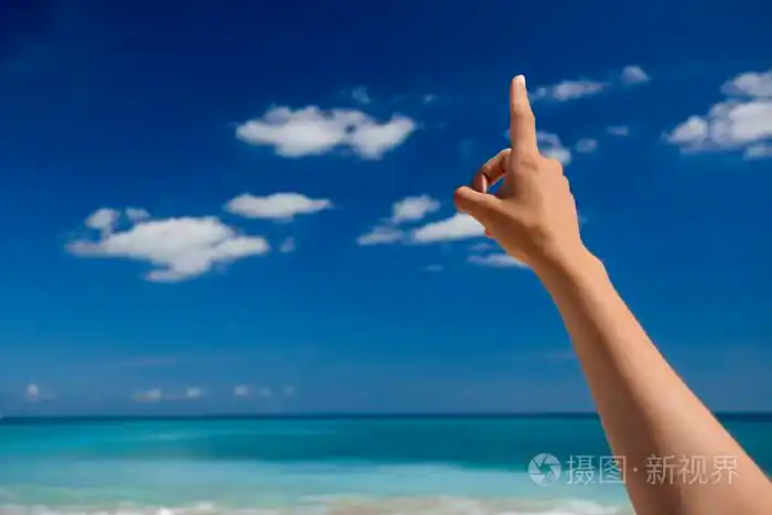 指向天空的手