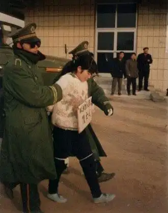 2003年国际禁毒日前夜,武汉市四名女毒犯走到了她们生命的尽头.