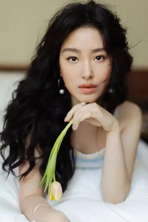 杨采钰吊带连衣裙##杨采钰一秒入夏