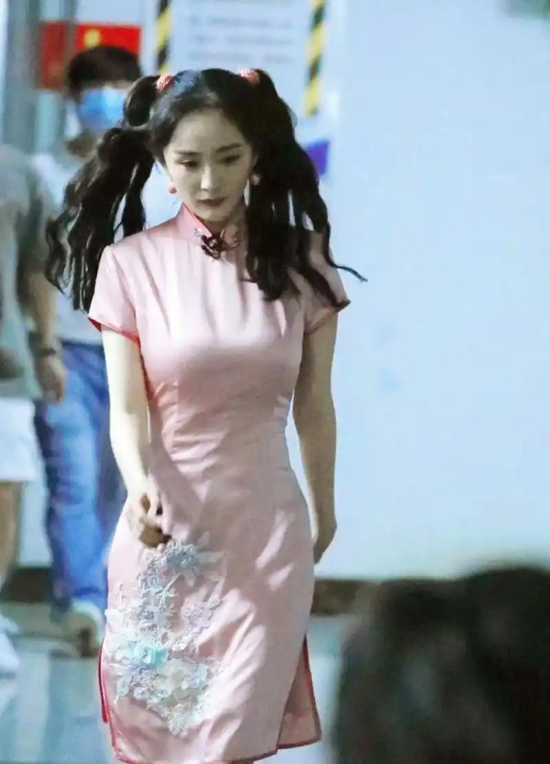 胸大腰细,最重要的是还有一双超细的腿!