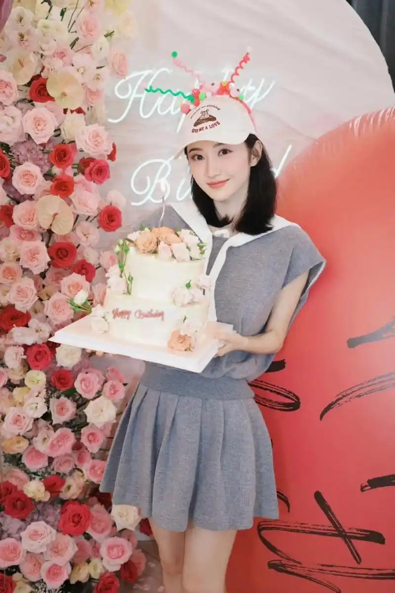 景甜生日照,看着好有富贵.