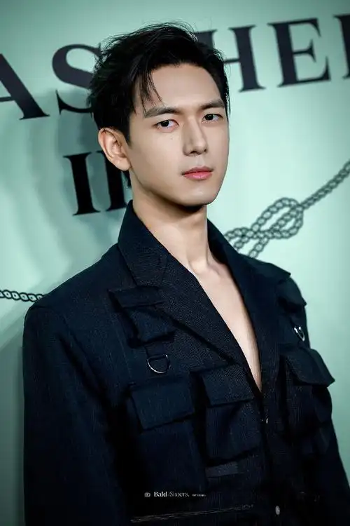 prada代言人李现##李现 好素的妆好帅的脸##prada上海大展