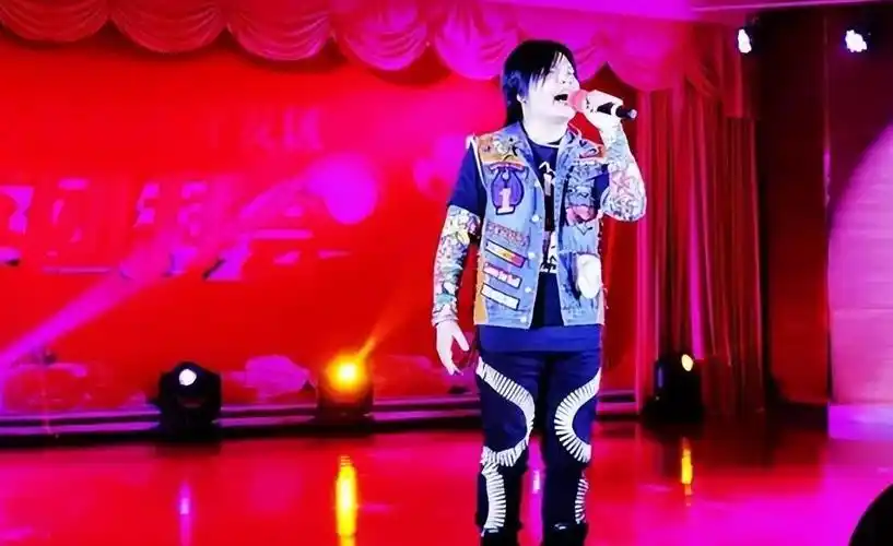 民歌天王许艺舟从星光大道冠军到全网通缉可惜又可恨