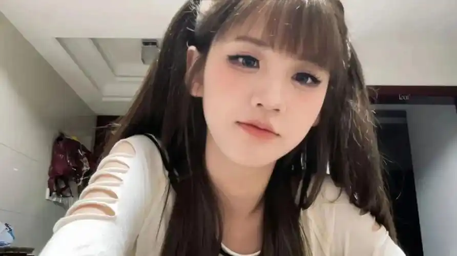 纯欲风女网红"井川里予"二手平台售卖贴身泳衣,标价300,引发网友热议!