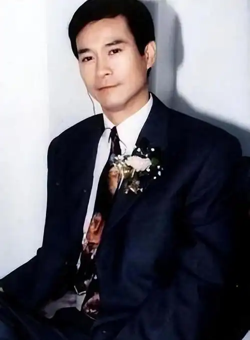 香港老牌男神近照有人70岁还精神抖擞有人60岁老态尽显