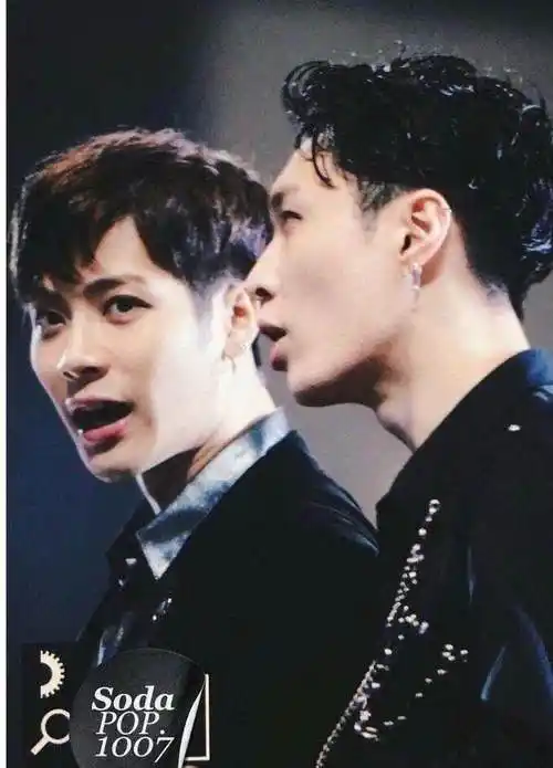 王嘉尔正式加盟偶像练习生和张艺兴是私下送秋裤的关系