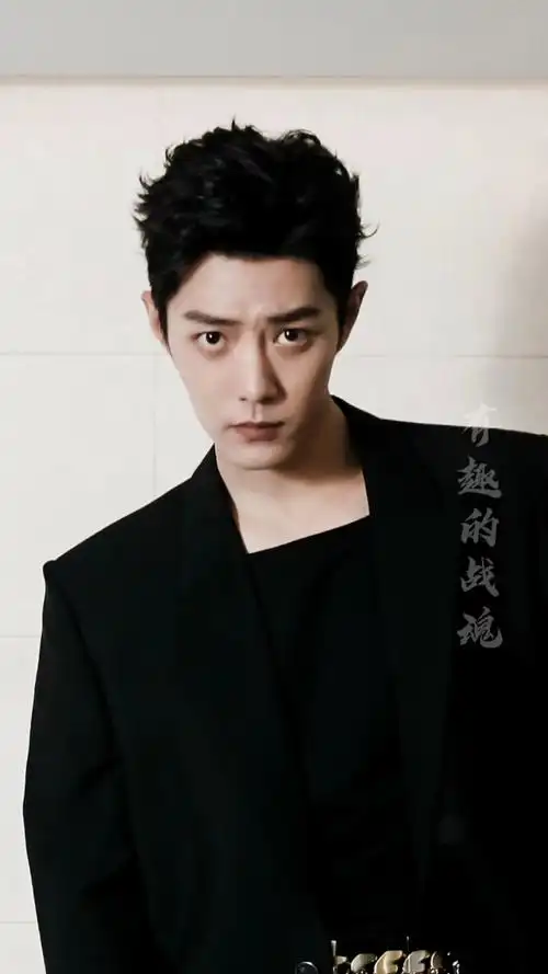 肖战#2021肖战最新造型,你更喜欢哪个造型,黑色衣服也太a了吧!
