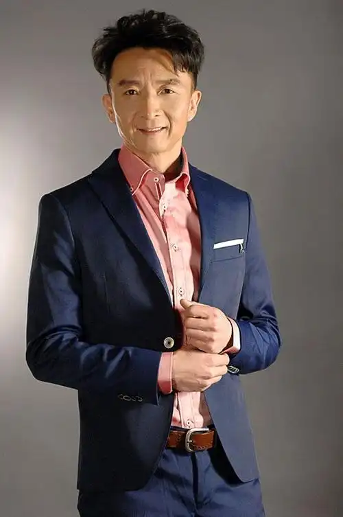 在剧中,实力演员刘波饰演的罗胜利,更凭借对女主角罗家宝,男主角谢刚