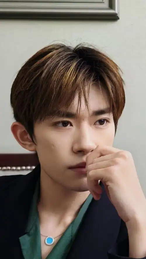 西安城的易烊千玺照片