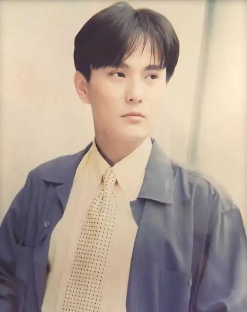 原创张信哲:开演唱会"翻车",53岁依旧单身,被质疑是"同性恋"