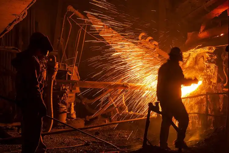 炼钢工人
