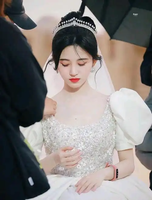 鞠婧祎新剧婚纱造型,太仙了
