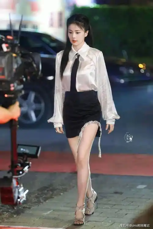 高跟鞋气质穿搭,高挑又优雅,女明星们的增高神器_造型_衬衫_元英